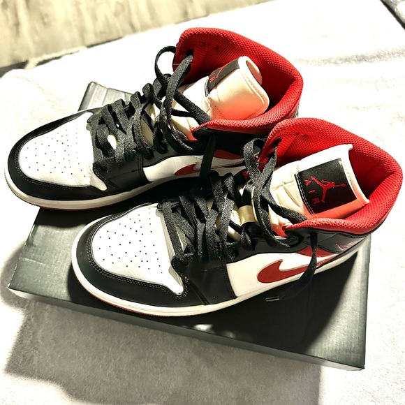 Nike Air Jordan 1 Retro High Black Red White Sneakers main image 5